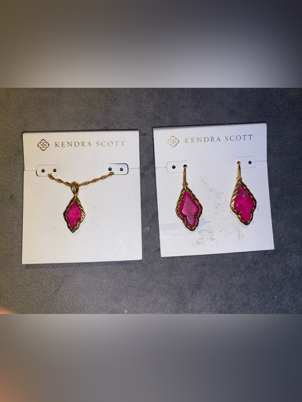 Kendra Scott Adeline Vintage Gold Dark FuchsiaVariegated Magnesite Set $175